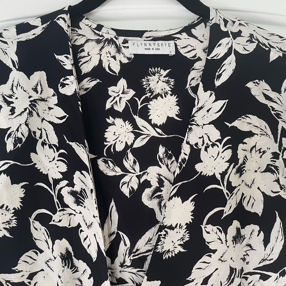 Flynn Skye floral blouse - Picture 3 of 3